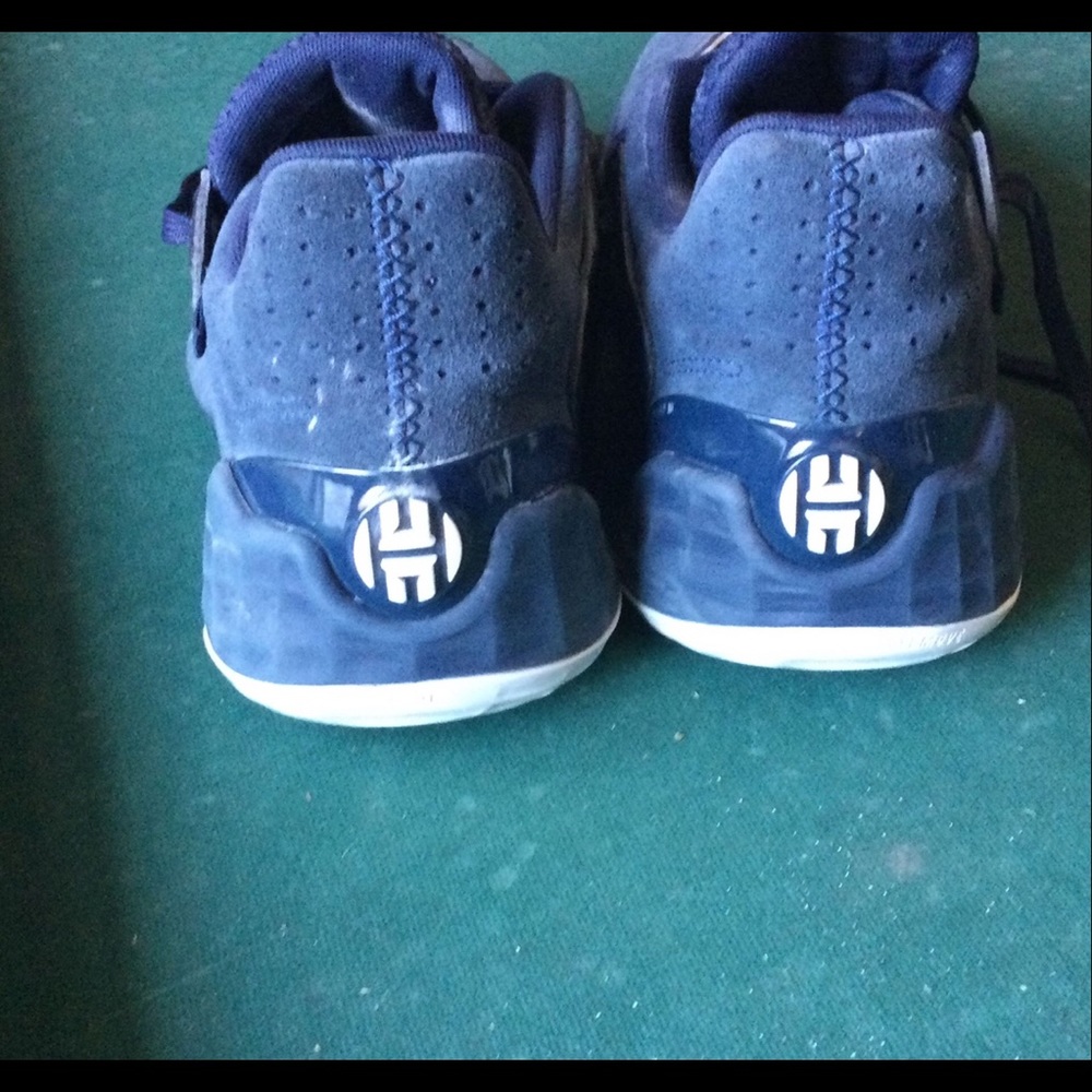 Basketball shoes size 7 woman 5.5 no box
